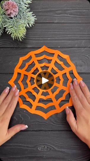 Easy Halloween Origami For Kids, Easy Halloween Activities For Kids, Halloween Origami Easy, Paper Folding Crafts For Kids, Haloween Decoracion Diy, Cute Origami Easy, Origami Halloween, Paper Halloween Decorations, Easy Halloween Drawings