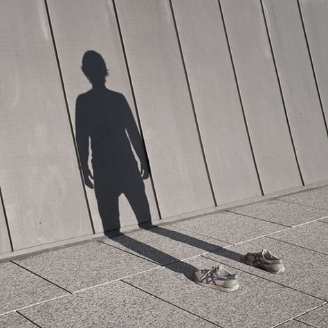 Mysterious Shadow Photography by Pol Ubeda Hervas Aomine Kuroko, Shadow Shadow, Shadow Photography, Invisible Man, Shadow Art, Shadow Play, Photo Series, Creative Photos, Light And Shadow