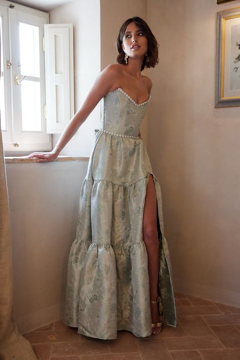 Pearl Lined Dress, Fancy Outfits Dresses Long, Midsummer Prom Dress, Corset Strapless Dress, Granola Prom Dress, Unique Long Dress, Non Traditional Prom Dresses, Tiered Floral Dress, Garden Party Prom Dress