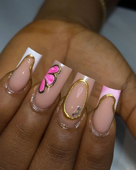 When the set is just too pretty to not share 🤭 #nailgoals #nailsofinstagram #ogbanailtech #nailtechinogba #explore Nail Art Designs Square, Cute Square Nail Designs, New Trendy Nail Art Designs, Nails With Gold Design, Nails With Simple Design, Nails Beginners, Nail Designs Square, Simple Nail Designs Acrylic, Nails Sets