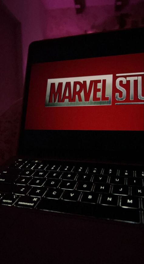 Marvel Movie Night Aesthetic, Marvel Movies Aesthetic, Watching Marvel Aesthetic Laptop, Spider Man Movie Night, Movie Nerd Aesthetic, Marvel Movie Date Night, Watching Marvel Aesthetic, Film Night Aesthetic, Movies Night Aesthetic