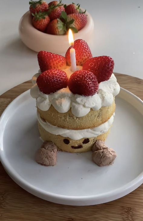 Fun Treat Ideas, Jellycat Cake Recipe, Jelly Cat Birthday Cake Real, Things To Bake Aesthetic, Pretty Baking Ideas, Cake To Make With Friends, Cute Baked Goods Aesthetic, Strawberry Bday Cake, Cute Cakes To Make