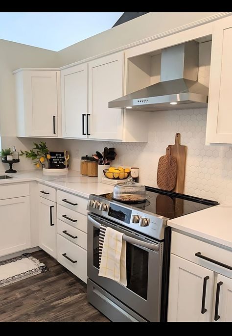 Condo Kitchen, Kitchen Remodel Inspiration, Apartment Decor Inspiration, Kitchen Inspiration Design, Apartment Kitchen, White Kitchen Cabinets, Kitchen Remodel Idea, Home Decor Kitchen, White Kitchen