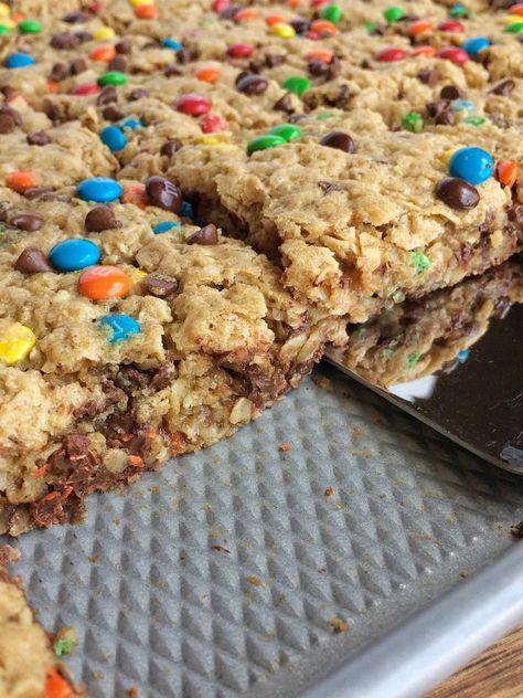 No Flour Monster Cookie Bars Monster Bars, Monster Cookie Bars Recipe, Fishing Cookies, Simple Sweets, Oats Peanut Butter, Budget Clean Eating, Peanut Butter Dessert Recipes, Monster Cookie Bars, Monster Cookies Recipe