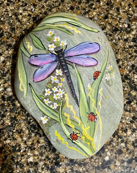 Dragonfly Out Of Rocks, Rock Painting Ideas Dragonfly, Painted Rock Dragonfly, Dragonfly Rocks, Dragonfly Glass Painting, Painted Dragonfly, Dragonfly Artwork, Rock Painting Flowers, Dragon Flys