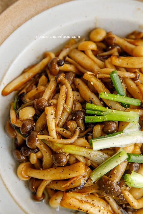 Chinese Mushrooms Recipes Stir Fry, Stir Fried Mushrooms, Stir Fry Mushroom Recipes, Beech Mushrooms Recipe, Stir Fry Mushrooms, White Beech Mushrooms Recipes, Korean Mushroom Recipes, Chinese Mushrooms Recipes, Beech Mushroom Recipe