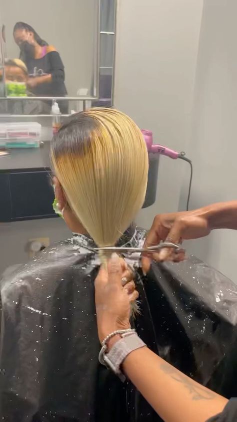 thechoppedmobb on Instagram: New cut, who this? ✂️🔥 @ckelly_radiant_factor #boblife #boblyfe #blondehair Black And Blonde Quick Weave Bob, Two Tone Bob Hairstyles, Full Pixie Haircut, Stacked Bob Haircut Black Women, Short Bob Sew In Weave With Closure, Bobcut Hairstyles Short For Black Women, Layered Bob For Black Women, Weave Bob Hairstyles For Black Women, Copper Bob Black Women