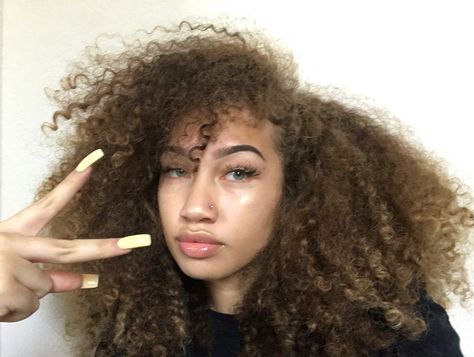 Yasmeen Nicole, Healthy Curly Hair, Grey Curly Hair, Cute Hair Colors, Dyed Natural Hair, Model Inspo, Slick Hairstyles, Beauty Goals, Lavender Buds