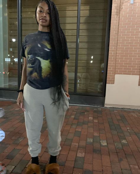 32.5k Likes, 215 Comments - khia (@khiamonique) on Instagram: “high. asf.” Sweatpants Outfits, Skandinavian Fashion, Chill Fits, Cute Lazy Outfits, Cute Lazy Day Outfits, Swag Outfits For Girls, Tomboy Style Outfits, Lazy Outfits, Lazy Day Outfits