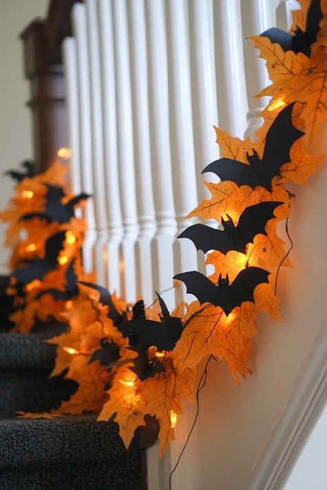 Halloween Stair Rail Decor, Halloween Decorations Garland, Halloween Garland For Stairs, Simple Indoor Halloween Decor, Diy Halloween Garland Indoor, Halloween Decorations Indoor Ceiling, Halloween Banister Decor, Halloween Wall Decor Diy, Halloween Staircase Decor