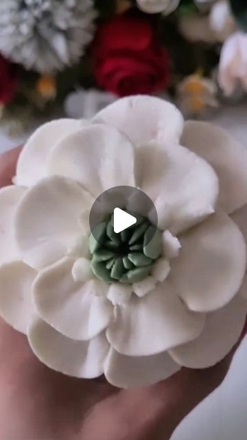 Piya on Instagram: "Just another flower with tip 123 and a Russian nozzle I was experimenting with 😃   #flowers#buttercream#cakes#flowers#florists#cakes#cupcakes#instacakes#bloggers#bakers#saturdayvibes#cakes#food#foosbloggers" Russian Tips Cupcakes, Piping Roses, Russian Cake Tips, Russian Cake Decorating, Fluffy Icing, Cupcake Flowers, Frosting Ideas, Buttercream Designs, Cake Decorating Flowers