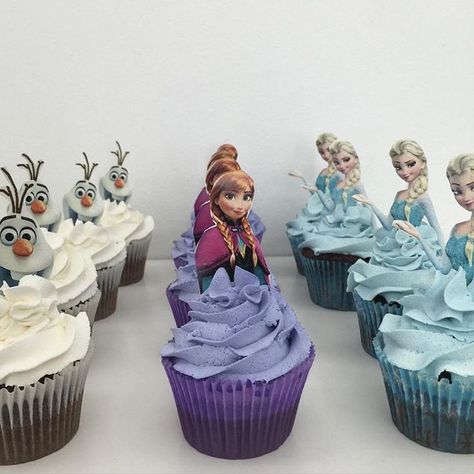 Frozen 3rd Birthday, Frozen Birthday Party Cake, Frozen Birthday Party Decorations, 4de Verjaardag, Elsa Birthday Party, Frozen Cupcakes, Frozen Bday Party, Disney Frozen Birthday Party, Frozen Birthday Theme