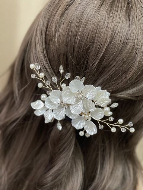 Diy Hair Accessories Tutorial, Elegant Bridal Hair, White Flower Hair Clip, Pearl Hair Pin Wedding, Bride Hair Clips, Hair Salon Tools, Red And White Weddings, Bridal Headwear, Hair Accessories Pearl