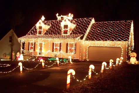 Best christmas light displays and decorations | where are, Which neighborhoods in your area have the best outdoor christmas and holiday lights? Description from shortnewsposter.com. I searched for this on bing.com/images Outdoor Christmas Decorations Lights, Best Christmas Light Displays, Christmas Abbott, Roof Decoration, Christmas Lights Outside, Outside Christmas Decorations, Christmas Light Installation, Hanging Christmas Lights, Christmas House Lights