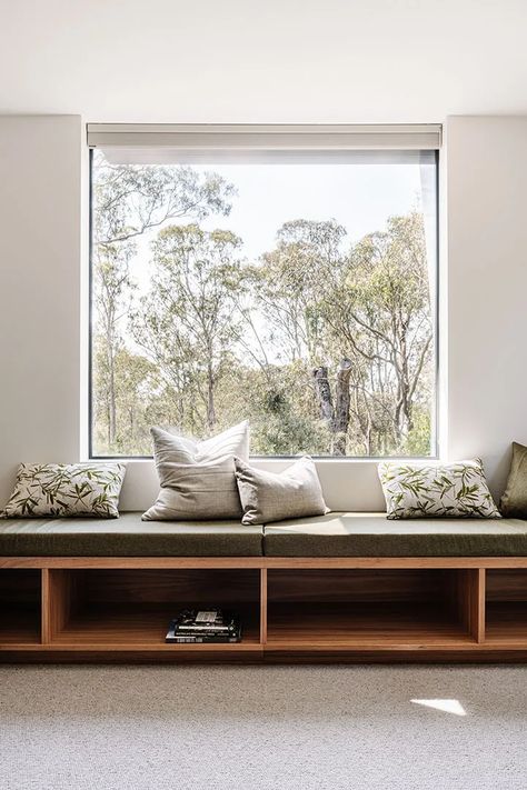 Ben Callery Architects | Silvertop House Bay Window Seats Ideas, Long Bench Under Window, Window Seat Design Modern, Window Bench Living Room, Modern Window Seat, Modern Windows And Doors, Window Seat Ideas, Bench Window, Window Bench Seat