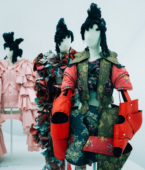 Rei Kawakubo Comme Des Garcons, Camp Fashion, Sewing Details, The In Between, Art Costume, Rei Kawakubo, Azzedine Alaia, V Magazine, Moda Paris