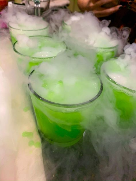 How to Safely Use Dry Ice in Drinks – The Rose Table Haunted Mansion Drinks, Haunted Mansion Food Ideas, Dry Ice Halloween Drinks, Halloween Drinks Nonalcoholic, Dry Ice Halloween, Halloween Punch Bowl, Haunted Mansion Party, Dry Ice Cocktails, Dry Ice Drinks