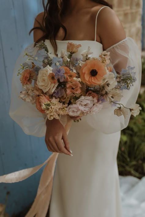 August Wedding Colors, Spring Wedding Color Palette, Gorgeous Wedding Bouquet, Peach Wedding Flowers, Pastel Bouquet, Downtown Wedding, Lilac Wedding, Events Photography, Spring Wedding Colors