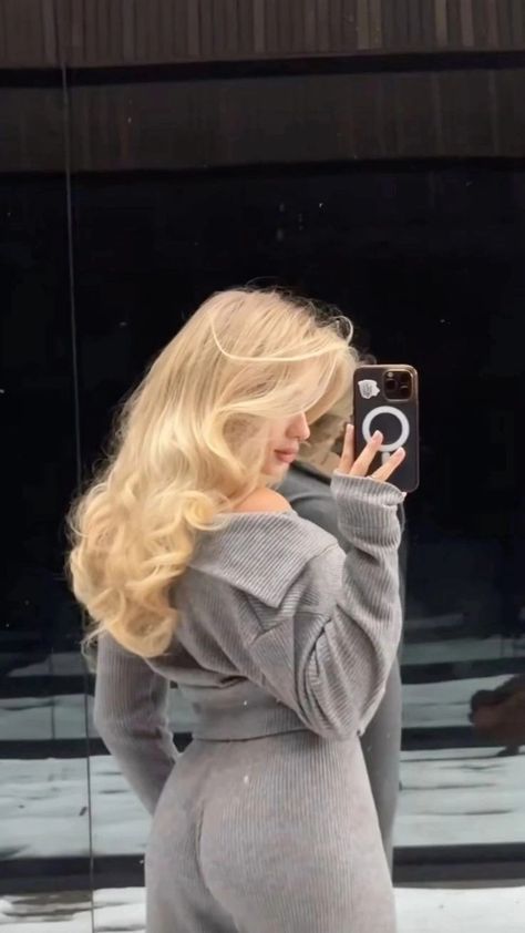 Voluminous Blowout, Storage Tricks, Longhair Haircut, Perfect Blonde Hair, Dyson Airwrap, Small Bedrooms, Light Blonde Hair, Bouncy Hair, Small B