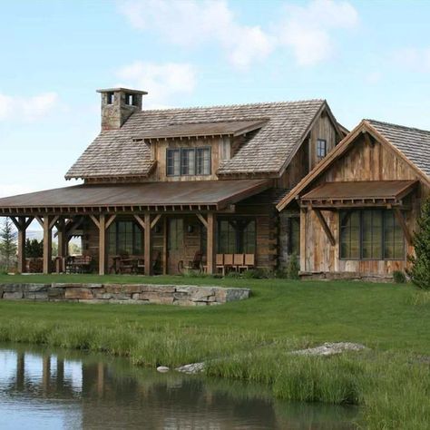 Compound Living, Post And Beam Cabin, Ranches Living, Craftsman Ranch, Ranch House Exterior, Ship Lap, Barn Style House Plans, Cabin Exterior, Lap Siding