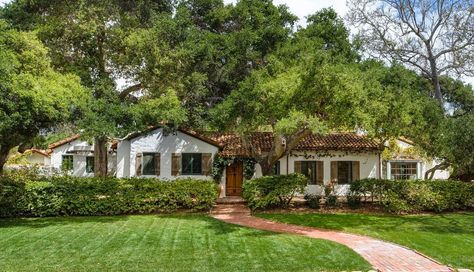 Oprah Buys Jeff Bridges' Stunning Montecito Ranch for $6.85M Oprah Winfrey House, California Ranch, Jeff Bridges, Stucco Exterior, Casas Coloniales, Family Estate, Spanish Revival, Colonial Revival, Spanish Colonial