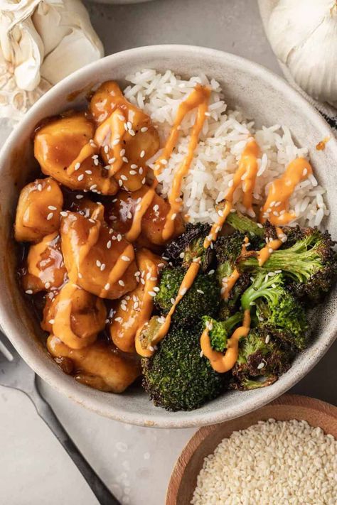 Enjoy a flavorful, protein-packed dish with this Honey Garlic Chicken. Eat bite is overflowing with flavor! Paired with broccoli and rice, the meal is nutrient-rich, filling, and extra satisfying. Honey Pasta, Honey Sauce For Chicken, Chicken Rice Broccoli, Easy Honey Garlic Chicken, Erin Lives Whole, Garlic Chicken Stir Fry, Tortellini Pasta Salad, Broccoli And Rice, Pasta Salad With Tortellini