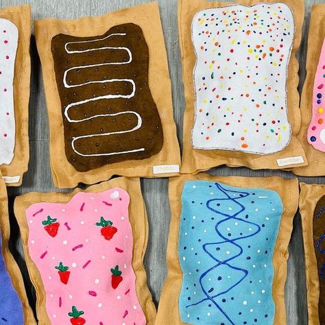 Jordan Hale on Instagram: "We conquered sewing in 4th Grade!! Our Pop Tart pillows are ready for Fine Arts Night as we get ready to admire all of Lower School artist’s “Sweet Treats” 🍭🧁🍬🍩🍰🎂🍦 . . . #sewing #poptarts #artshow #artclass #artday #arteducation #artteacher #artteacherofig #ilovemyjob #iamateacher #elementaryartteacher #artlessons #kidscreate #primaryart #art #artlife #artteacherlife #elementaryart #elementary #creative #education #educator #arteducation #iteachart #artroom #teachersofinstagram #artsy #teachart #ElementaryArtEducation #teacherlife #artteachersofinstagram" Art Crafts Middle School, Elementary Art Themes, Cool Elementary Art Projects, Pop Tart Art Project, Back To School Art Lessons, Pop Tart Art, Elementary Art Show Themes, Elementary Art Sculpture, Fun Middle School Art Projects