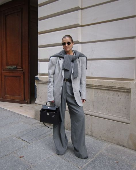 2024 Paris Fashion Week Street Style Trends To Adopt Now Paris Fashion Week Outfits 2024, Paris Fashion Week 2024 Street Style, Paris Street Style 2024, Paris Fashion Week Outfits, Layering Outfits Fall, Autumn Street, Business Casual Winter, Celebrity Style Guide, Winter Fashion Outfits Casual