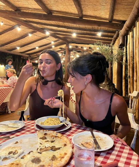 Posing In Italy, Euro Summer Instagram, Sipping Drink Pose, Summer Instagram Pictures Friends, Travelling Mood Board, Best Friends In Europe, Best Friends In Italy, Dinner Photos Instagram, Europe Instagram Pictures