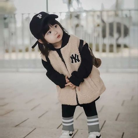 Grunge Kids, Toddler Poses, 4 Months Old, Clothes Korean Style, Korean Babies, Baby Pics, 4 Months