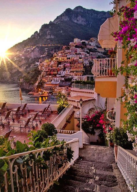 Positano Italy, Italy Aesthetic, Pretty Landscapes, Dream Travel Destinations, Destination Voyage, Heart Eyes, Beautiful Places To Travel, Travel Goals, Positano