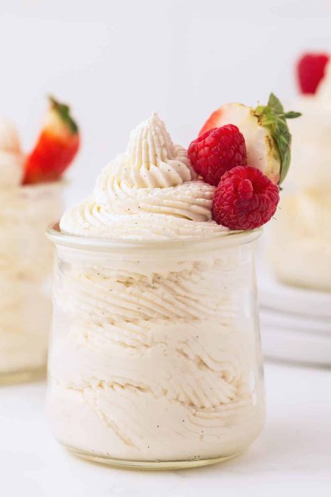 Vanilla Bean Mousse Recipe, Vanilla Mousse Recipe Easy, White Bean Dessert Recipes, Simple Mousse Recipe, Vanilla Bean Paste Recipe Desserts, Tiramisu Bars, Vanilla Mousse Recipe, Vanilla Mousse Cake, Almond Mousse