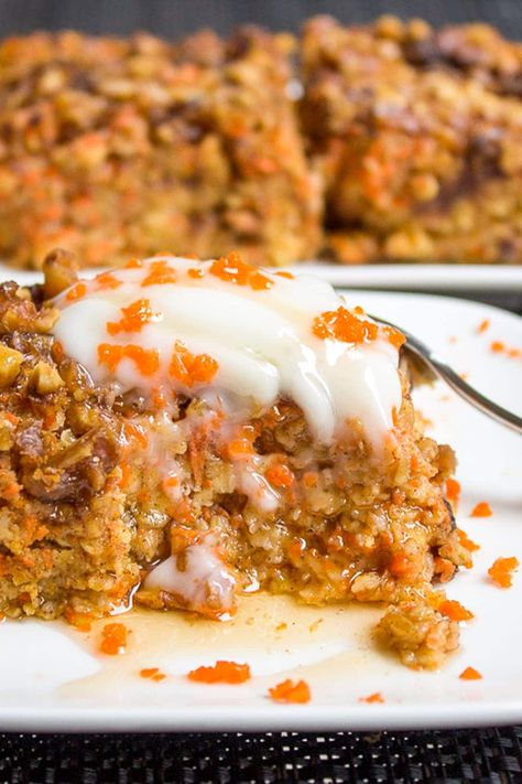 A dollop of yogurt and drizzle of maple syrup make this baked carrot cake oatmeal crazy good. Satisfying, nutritious and super convenient. Bake it, cut it into squares, freeze it, then heat it in the microwave for 1 minute when you want a quick on-the-go healthy breakfast or snack. Oatmeal Squares, Carrot Cake Oatmeal, Baked Carrots, Baked Oatmeal Recipes, Nutritious Recipes, Oatmeal Breakfast, Baked Oats, Make Ahead Breakfast, Baked Oatmeal