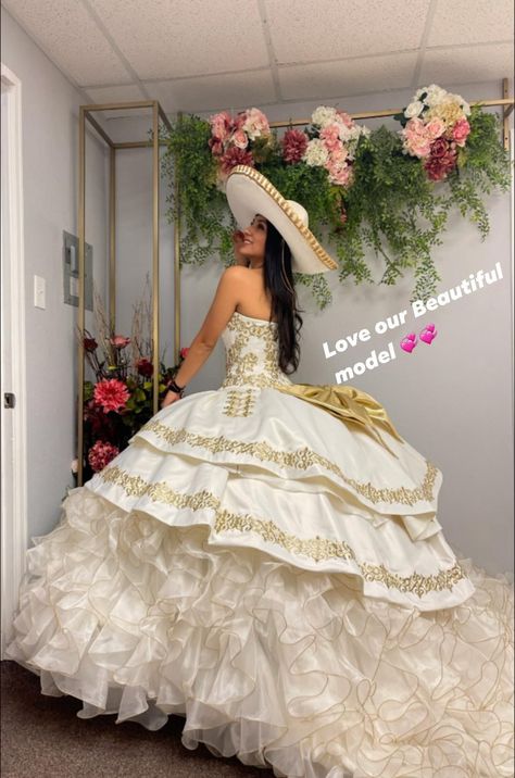 Quncie Dresses Charro, Charo Quinceanera Dresses White And Gold, Charro Quinceanera Dresses White And Gold, Quince Water Pictures, Xv Dresses Mexican, Quince Dresses Traditional, White Mexican Quinceanera Dresses, White And Gold 15 Dresses, Charo Dress Quince