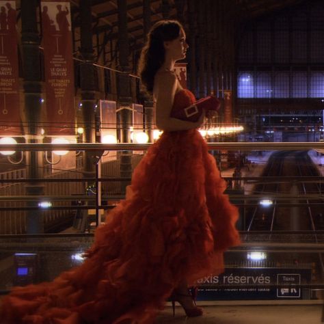 Gossip Girl Gowns, Gossip Girl Prom, Blair Waldorf Dress, Chuck E Blair, Gossip Girl Dresses, Grand Central Station New York, Gossip Girl Party, Central Station New York, Estilo Blair Waldorf