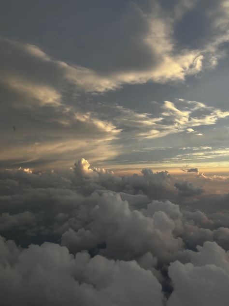 Beautiful Sky Pics, White Hour Sky, Skyecore Aesthetic, Daisycore Aesthetic, Realistic Sky Pictures, Skylar Core Aesthetic, Aesthetic Pictures Clouds, White Hour Aesthetic, White Sky Aesthetic