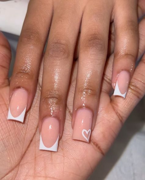 Nails Plain Design, Simple Nail Designs Short Square, Basic Nails French Tip, First Time Nail Ideas, White And Pink Nails With Designs, Simple Girly Acrylic Nails, French Tip Nails Natural Nail, Gel X Nail Ideas Simple, Nails For Turkey