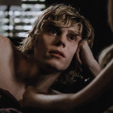 ⛧ tate langdon (evan peters) american horror story icon ⛧ Daniel Desario, Evan Peters American Horror Story, Tate And Violet, Peter Maximoff, Ian And Mickey, Tate Langdon, Evan Peters, Hot Actors, American Horror