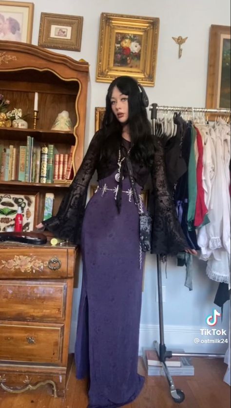 Vintage Halloween Costumes, Whimsigoth 90s, Witchy Outfits, Hippie Goth, Visual Inspiration, Gothic Outfits, Mode Inspo, Goth Outfits, Alternative Outfits