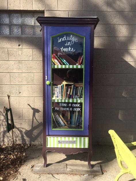 16 Gorgeous Little Free Libraries (and How to Start Your Own!) Outside Book Library, Neighborhood Book Boxes, How To Build A Little Free Library, Book Exchange Ideas, Lending Library Ideas, Little Library Ideas, Free Library Ideas, Little Free Library Ideas, Neighborhood Library