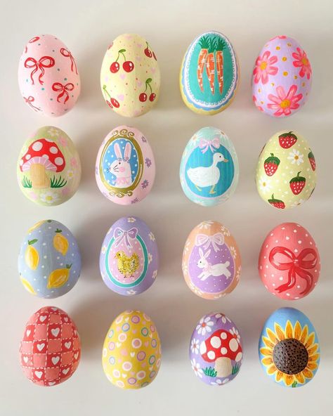 Paint On Ceramic, Cool Easter Eggs, Ceramic Eggs, Egg Christmas, Creative Easter Eggs, Making Easter Eggs, Easter Arts And Crafts, Easter Egg Art, Painted Eggs