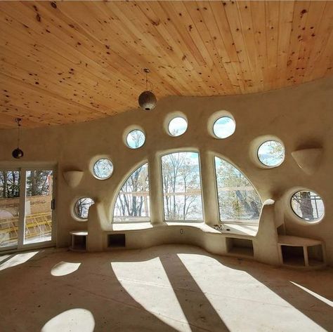 Bioclimatic Building, Bioclimatic Architecture, Cob House Interior, Cob Building, Earth Bag Homes, Earthship Home, Mud House, In Harmony With Nature, Earthy Home