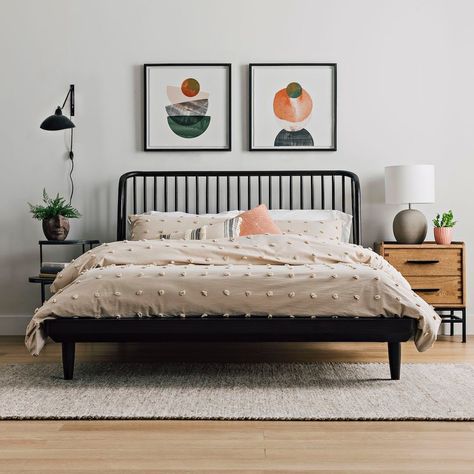 Room Ideas Black Bed Frame, Black Framed Bed, Black Bed Frame Ideas, How To Style A Black Bed Frame, Black Iron Headboard Bedroom, Black Iron Bed Decor Modern, Black Iron Bedframe, Black Iron Bed Frame Decor, Black Steel Bed Frame