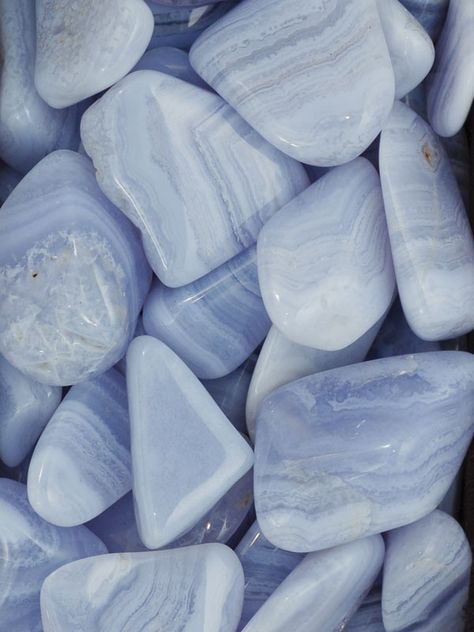 Blue Lace Agate ~ dissolves inner tensions Blue Lace Agate Meaning, Baby Blue Aesthetic, Light Blue Aesthetic, Crystal Aesthetic, Blue Aesthetic Pastel, Wallpaper Pastel, Bleu Pastel, Pretty Rocks, Minerals And Gemstones