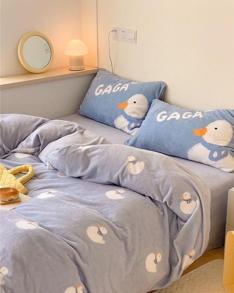 Japanese Bed, Duck Print, Cute Bedroom Ideas, Dorm Room Inspiration, Korean Japanese, Aesthetic Minimalist, Cozy Room Decor, Dreamy Room, Room Makeover Bedroom