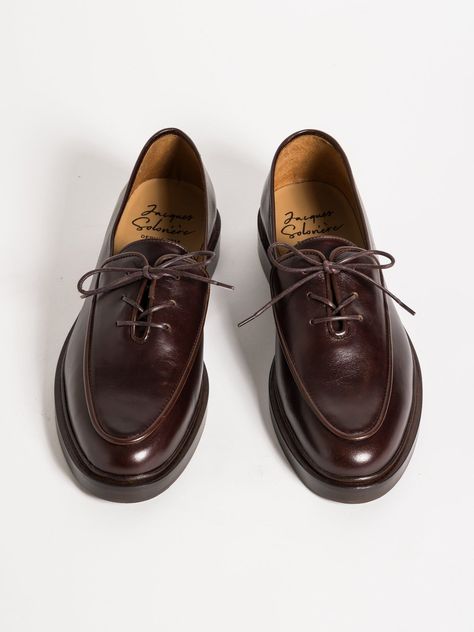 Shop our collection of comfortable and stylish . Perfect for everyday wear, these shoes are made with sustainable materials and ethically-sourced leather. #ecofriendly #sustainable Men's Leather Shoes, Classic Men Shoes, Mens Fall Shoes, Men’s Loafers, Casual Outfit Man, Classic Shoes For Men, Brown Loafers Men, Mens Brown Shoes, Derby Shoes Men