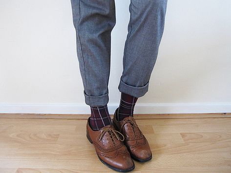 printed socks and brogues Brown Brogues Outfit Women, Brown Brogues Outfit, Brogues Outfit Women, Black Brogues Outfit, Brown Oxford Shoes Outfit, Brogues Womens Outfit, Dark Brown Oxford Shoes, Oxford Shoes Outfit Women's, Oxfords With Socks