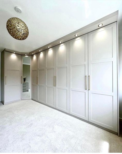 Wardrobe Design Ideas, Fitted Wardrobes Bedroom, Wardrobe Aesthetic, Wardrobe Wall, Fitted Wardrobe, Bedroom Built In Wardrobe, Dressing Room Decor, Wardrobe Room, Fitted Wardrobes