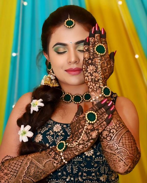 Items included: ❤️ Necklace ❤️ Jhumka with Sahara ❤️ Mang teeka ❤️ 2 Hathphool ❤️ 2 Ring Anklets ❤️ Waist belt Color customisation available 🔥 Are you someone who's planning her haldi/mehndi or baby shower ceremony? If yes checkout this beautiful green jewellery set adorned with lots of golden pearls to give it a simple, elegant and classy look for all your functions❤️ Visit indiashaat.com for more handmade bridal jewellery options #indiashaat #haldijewellery #mehndijewellery #b... Baby Shower Jewellery, Mehndi Jewellery, Baby Shower Jewelry, Green Jewellery, Mehendi Outfit, Mehndi Ceremony, Fashionable Saree Blouse Designs, Mehndi Brides, Gold Bridal Jewellery Sets