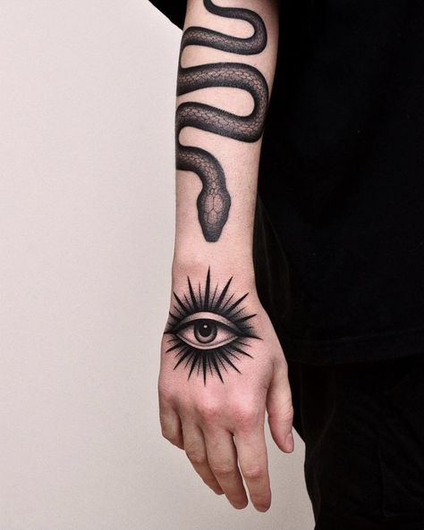 Eye Tattoo Ideas, All Seeing Eye Tattoo, Eye Tattoos, Hippie Tattoo, Evil Eye Tattoo, Art Eyes, Inner Forearm Tattoo, Creepy Tattoos, Geniale Tattoos